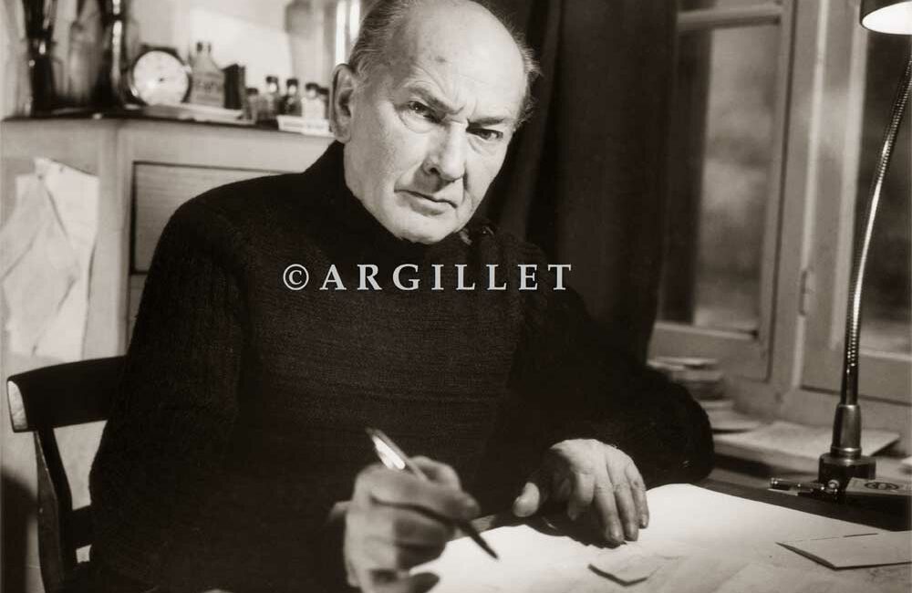 Photo de Hans Bellmer écrivant 2