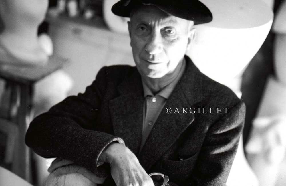 Photo de Jean Arp à l'Atelier 2