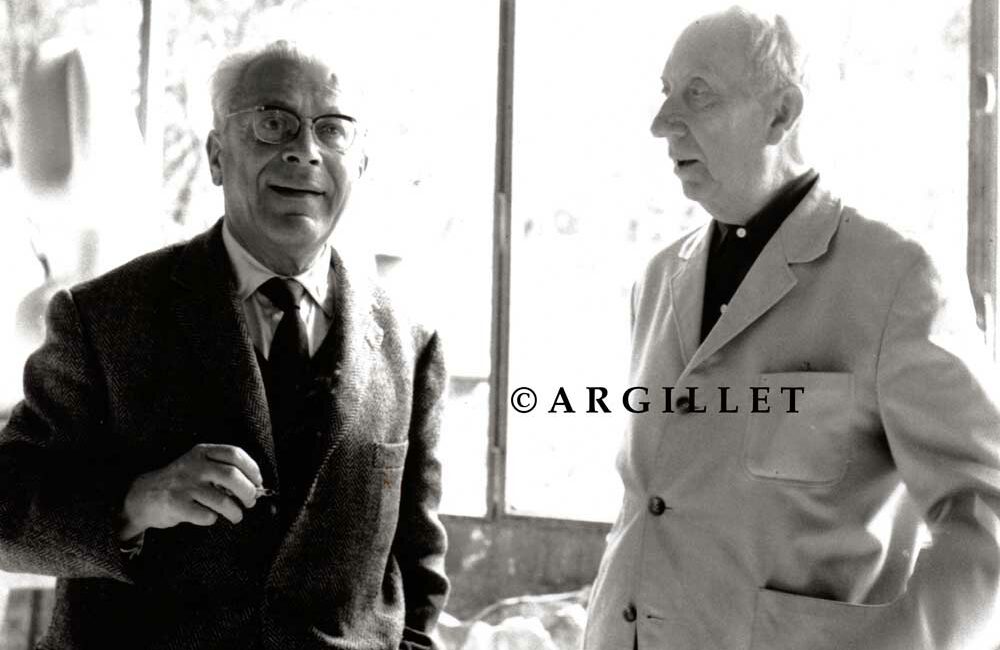 Photo de Arp discutant avec Tzara 4
